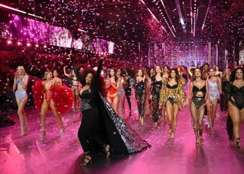 Victoria’s Secret intenta reinventarse con un desfile lleno de nostalgia y algo de inclusividad