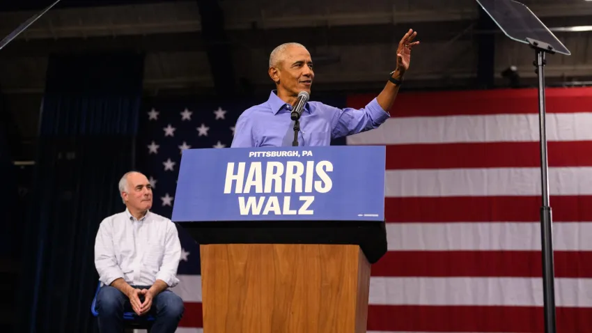 Barack Obama compara el estilo de discurso de Trump con el de Fidel Castro en un evento en Pittsburgh.