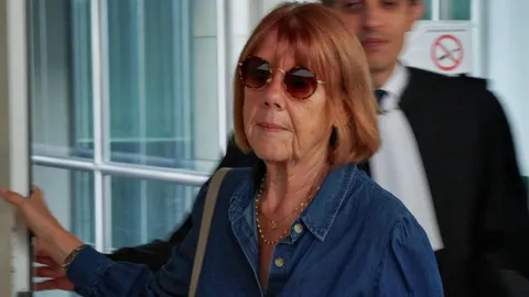 Gisèle Pelicot, víctima de abusos, regresa a declarar en el juicio en Aviñón.