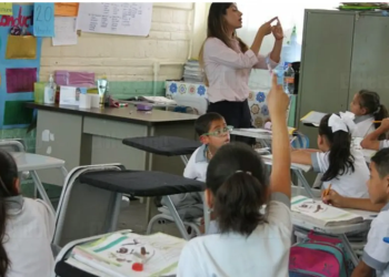 Reanudan clases en 20 municipios de Michoacán tras el huracán John