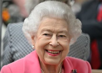 Isabel II tenía cáncer de huesos y era consciente de su muerte inminente