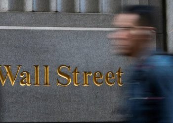 Wall Street opera mixto; acciones de Netflix se disparan