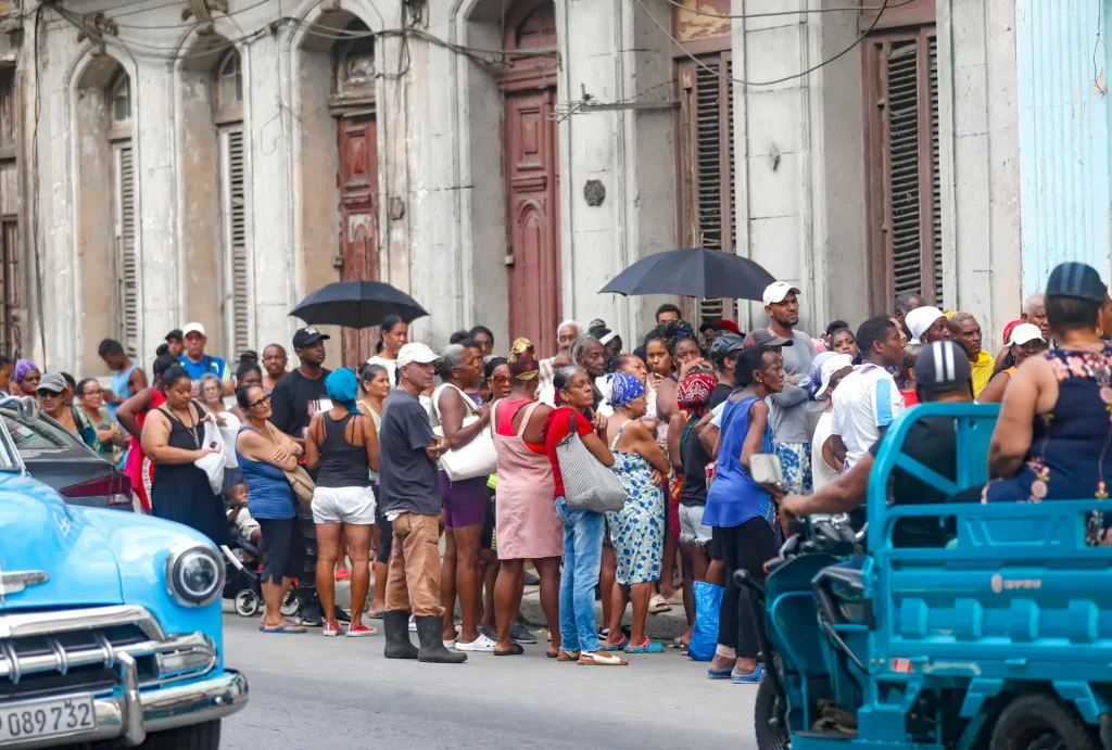 Los apagones prolongados han agravado la escasez de alimentos en Cuba.