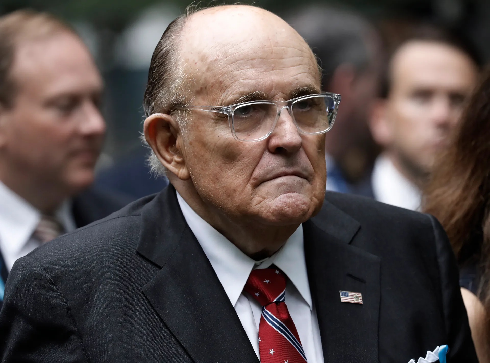 Rudy Giuliani enfrenta acusaciones de manipulación electoral en Arizona.