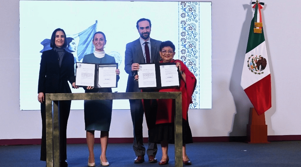 Sheinbaum firma decreto para devolver Pemex y CFE al pueblo mexicano