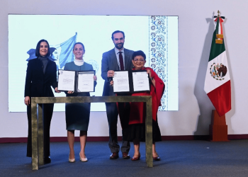 Sheinbaum firma decreto para devolver Pemex y CFE al pueblo mexicano
