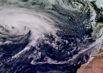 El impacto de Kirk en España: fuertes vientos y caos en los vuelos