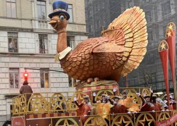 Nueva York celebra el desfile de Acción de Gracias de Macy’s bajo una intensa lluvia