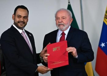 Venezuela reestablece la presencia diplomática