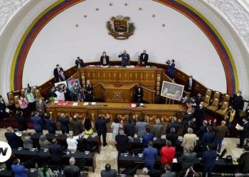 Venezuela aprueba ley con penas de hasta 30 años por apoyar sanciones extranjeras