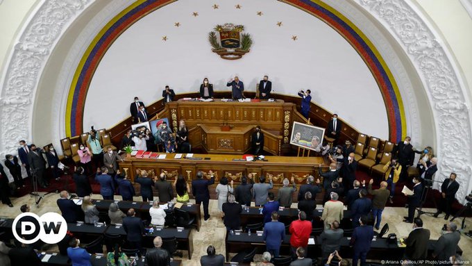 Venezuela aprueba ley con penas de hasta 30 años por apoyar sanciones extranjeras