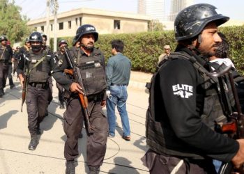 Atentado en Pakistán deja siete muertos y quince heridos frente a un instituto