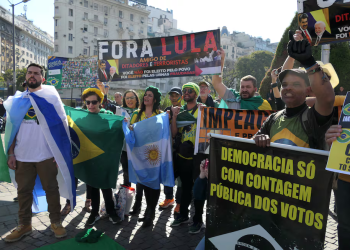 La justicia argentina ordena la detención de 61 bolsonaristas reclamados por Brasil
