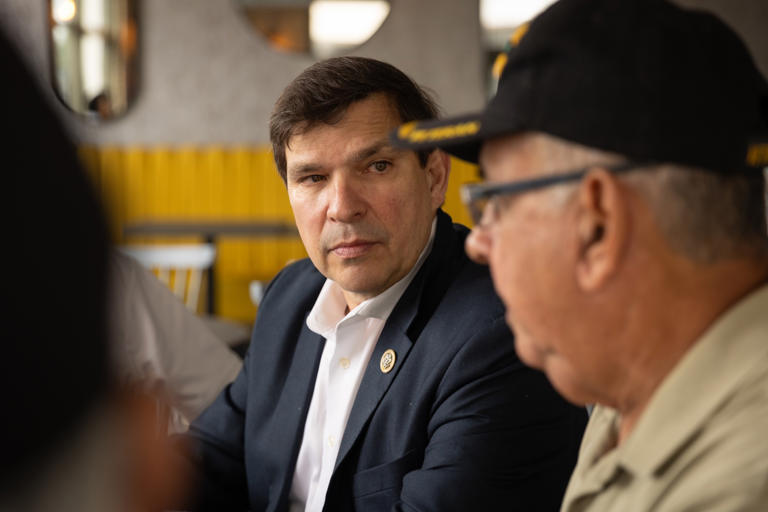 El congresista demócrata Vicente González se enfrenta a una dura contienda electoral en Texas.