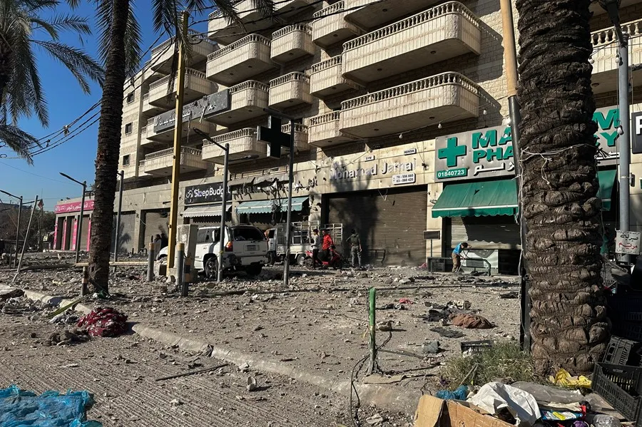 Israel realiza nuevos bombardeos en Beirut, matando al menos 43 personas en las últimas horas.