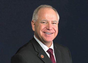 Tim Walz: La Carta Progresista de Kamala Harris en su Campaña