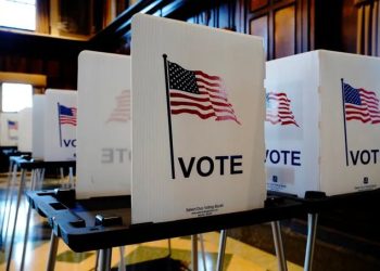 Algunos estados republicanos buscan restringir la observación electoral en EE. UU.