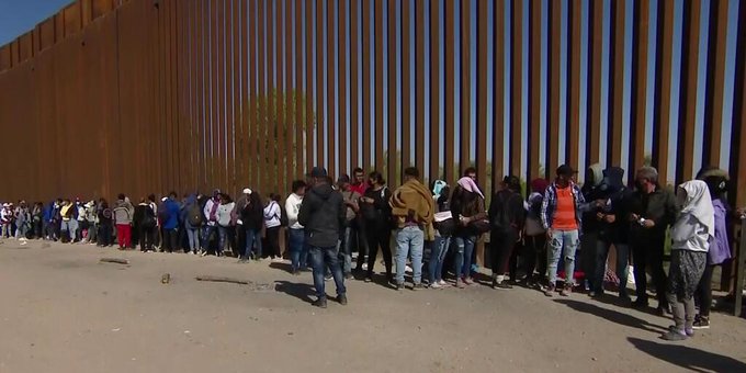 Arizona aprueba ley que endurece medidas contra migrantes