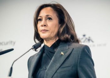 Kamala Harris felicita a Donald Trump y pide una transición pacífica de poder