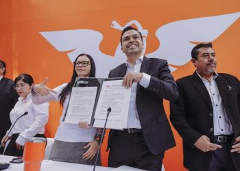 Jorge Álvarez Máynez formaliza su candidatura para liderar Movimiento Ciudadano