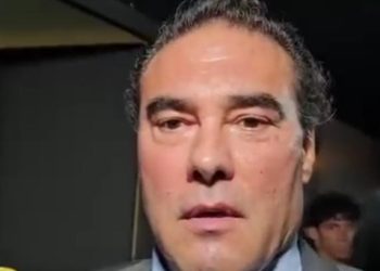 Exabogada de Eduardo Yáñez lo acusa de violencia de género y demanda por daño moral