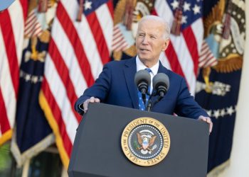 Joe Biden aconseja a Trump reconsiderar los aranceles a México y Canadá