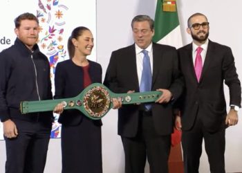 Canelo Álvarez visita a Claudia Sheinbaum y propone una clase de boxeo a nivel nacional
