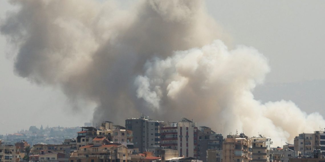 Israel intensifica bombardeos en el sur del Líbano mientras negocia alto el fuego