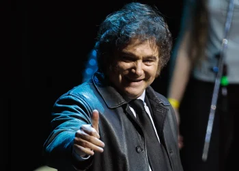 Milei cumple un año en el poder con medidas drásticas y un estilo inconfundible