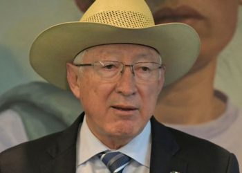 La SRE envía nota diplomática tras críticas de Ken Salazar a la seguridad de AMLO
