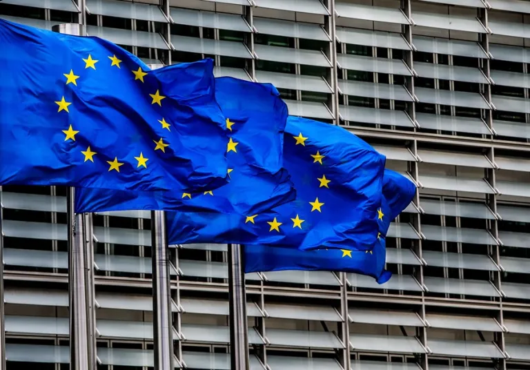 Socialdemócratas amenazan con romper la coalición europea por el bloqueo del PPE