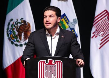 Samuel García cuestiona plan de robots de Elon Musk y Donald Trump