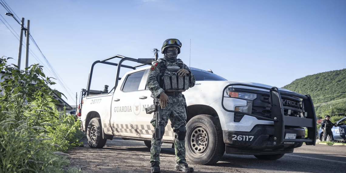 Sedena refuerza seguridad con 100 Fuerzas Especiales ante crisis en Sinaloa