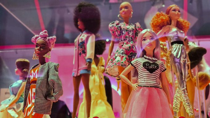 Barbie: Un ícono de la moda que ha marcado tendencias desde los 50