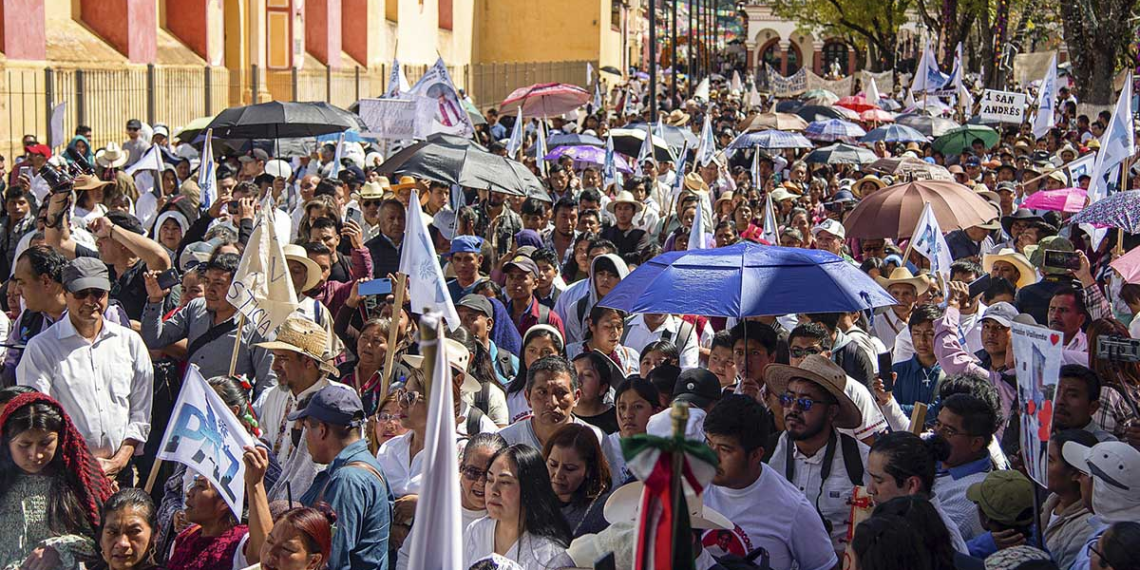 Más de 20 mil indígenas marchan en Chiapas exigiendo justicia por el asesinato del sacerdote Marcelo Pérez