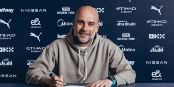 Pep Guardiola renueva con el Manchester City hasta 2027