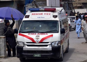 Tragedia en Pakistán: 27 muertos en un accidente tras boda, solo sobrevive la novia