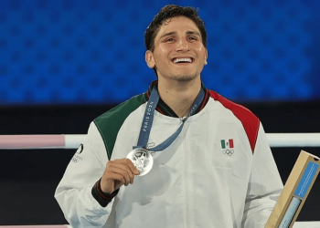Medallistas mexicanos luchan por el aumento en las becas vitalicias