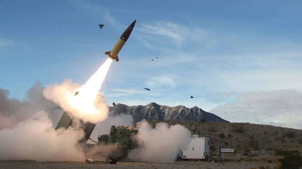 El primer ataque ucraniano con misiles ATACMS impacta una instalación militar en Briansk.