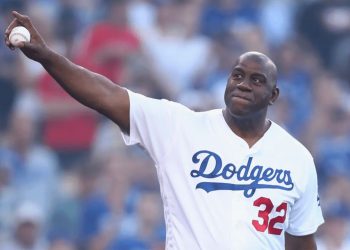 Magic Johnson destaca la ‘Fernandomanía’ al nivel de Kobe Bryant