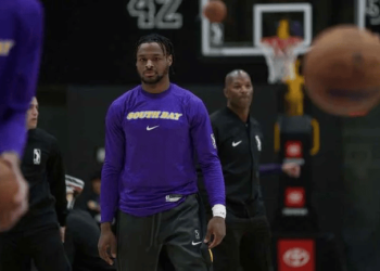 Bronny James y su controversial decisión de solo jugar en casa en la G League