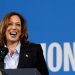 Kamala Harris aventaja a Trump entre votantes latinos en estados clave