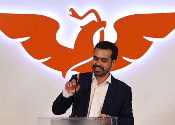 Jorge Álvarez Máynez formaliza su candidatura para liderar Movimiento Ciudadano