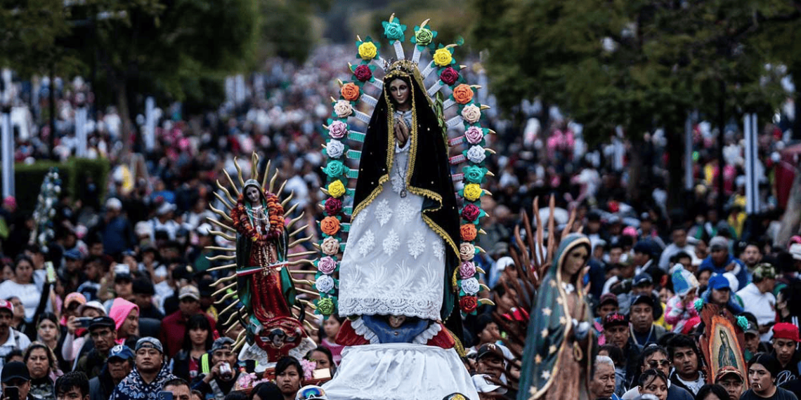 La Virgen de Guadalupe impulsa récord de ingresos en México, entre fervor y sueños migrantes
