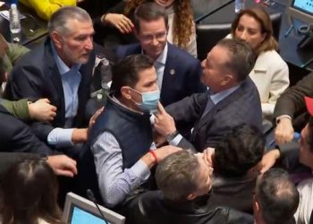 Violencia en el Senado: Adán Augusto López exige disculpas y desata tensión con panistas