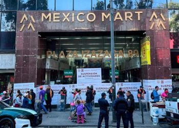 Continúa el retiro de mercancía en Plaza Izazaga tras operativo de decomiso de productos pirata
