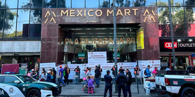 Continúa el retiro de mercancía en Plaza Izazaga tras operativo de decomiso de productos pirata