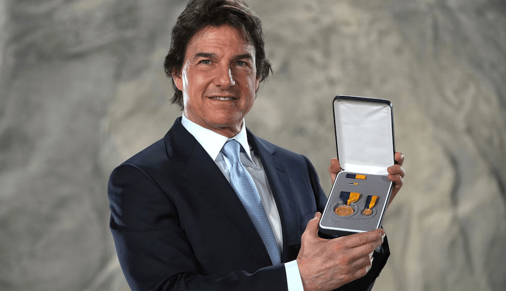 Tom Cruise recibe un premio por su legado en Top Gun y apoyo a la Marina de EE.UU.
