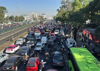 Bloqueos de transportistas afectan vialidades en CDMX y Estado de México