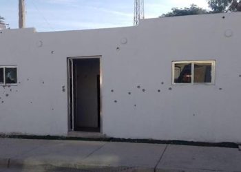 Civiles atacan negocio y provocan incendio en Culiacán; alumnos se refugian
